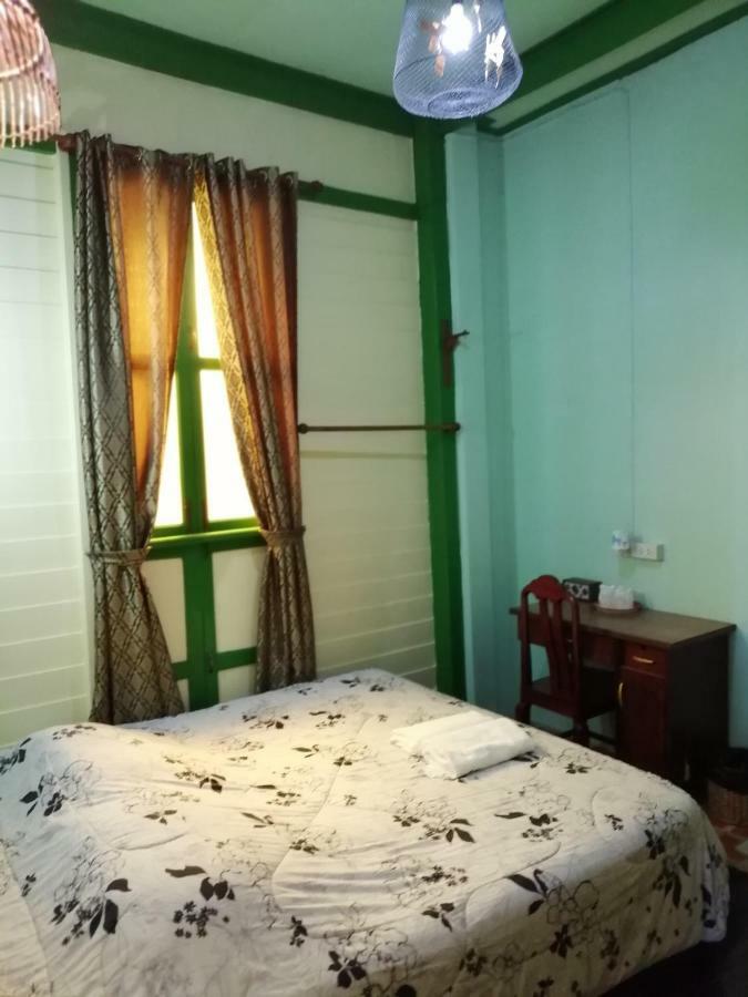 Baan Tepa Boutique House Bed and Breakfast Bangkok Eksteriør billede
